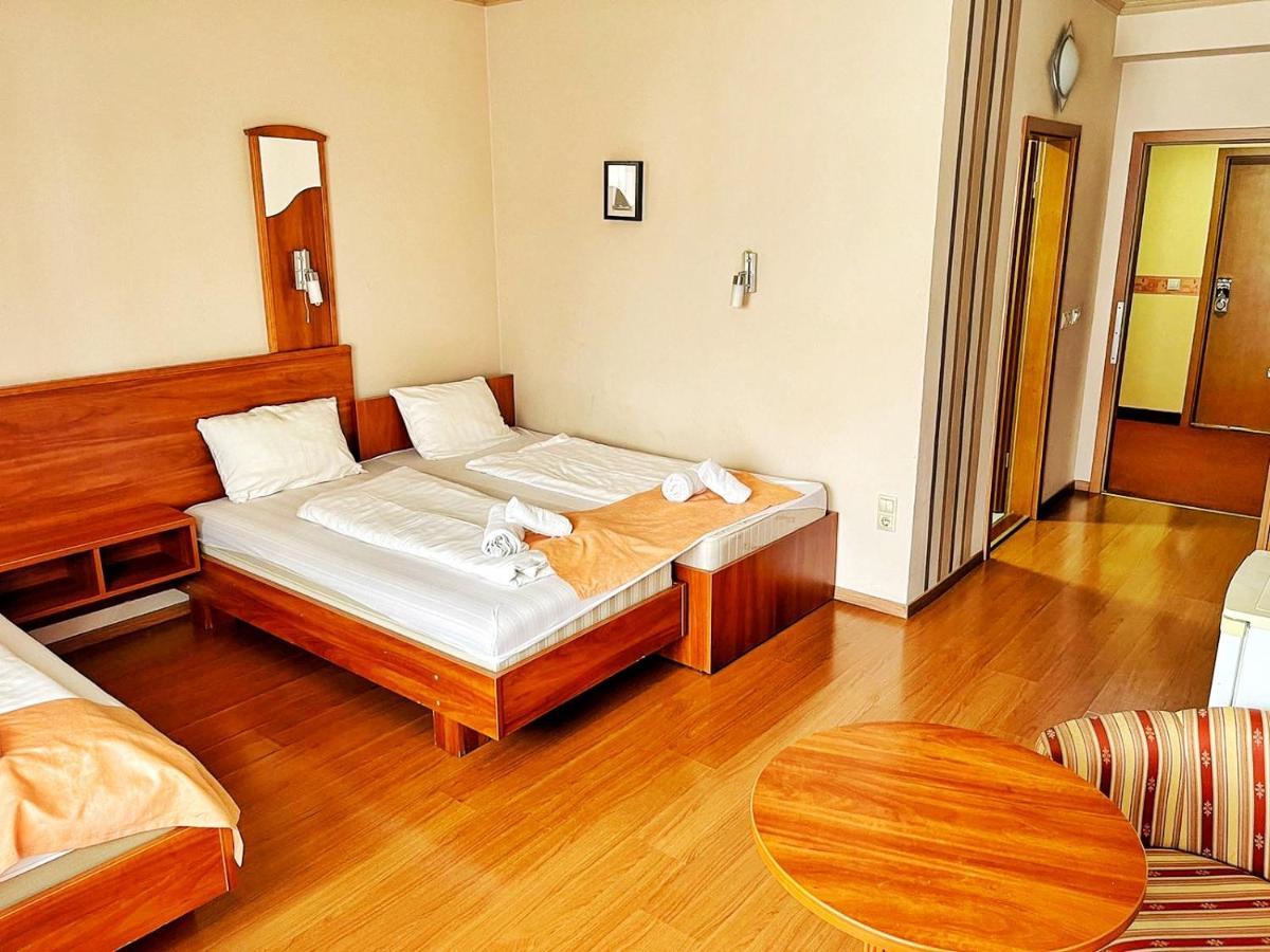 Alkotmany Vendeghaz Sarvar Exterior foto