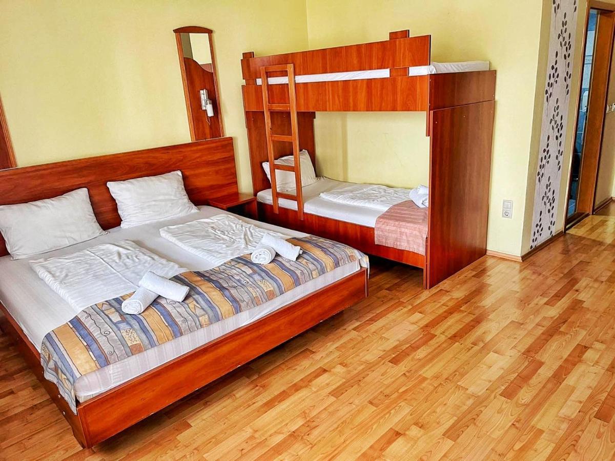 Alkotmany Vendeghaz Sarvar Exterior foto