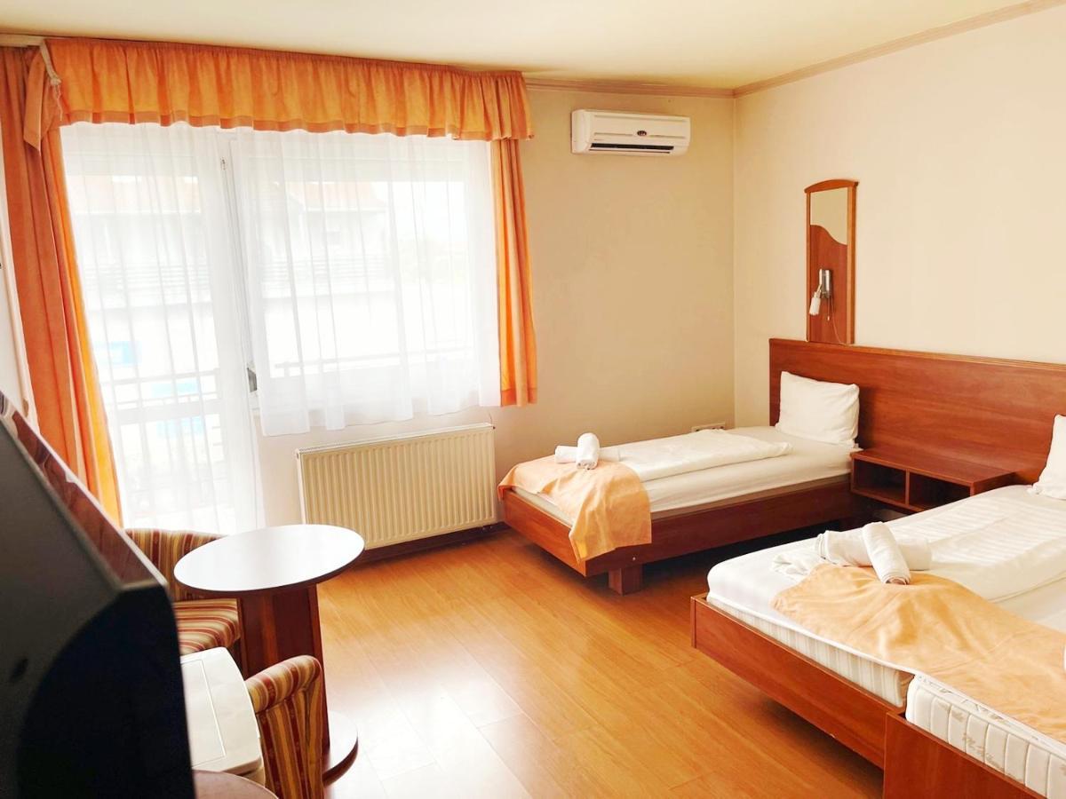 Alkotmany Vendeghaz Sarvar Exterior foto