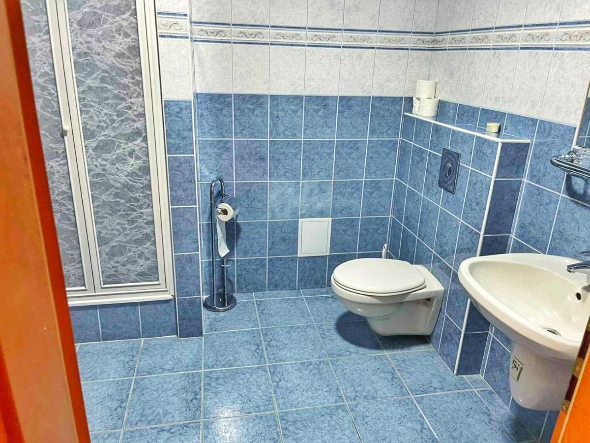 Alkotmany Vendeghaz Sarvar Exterior foto
