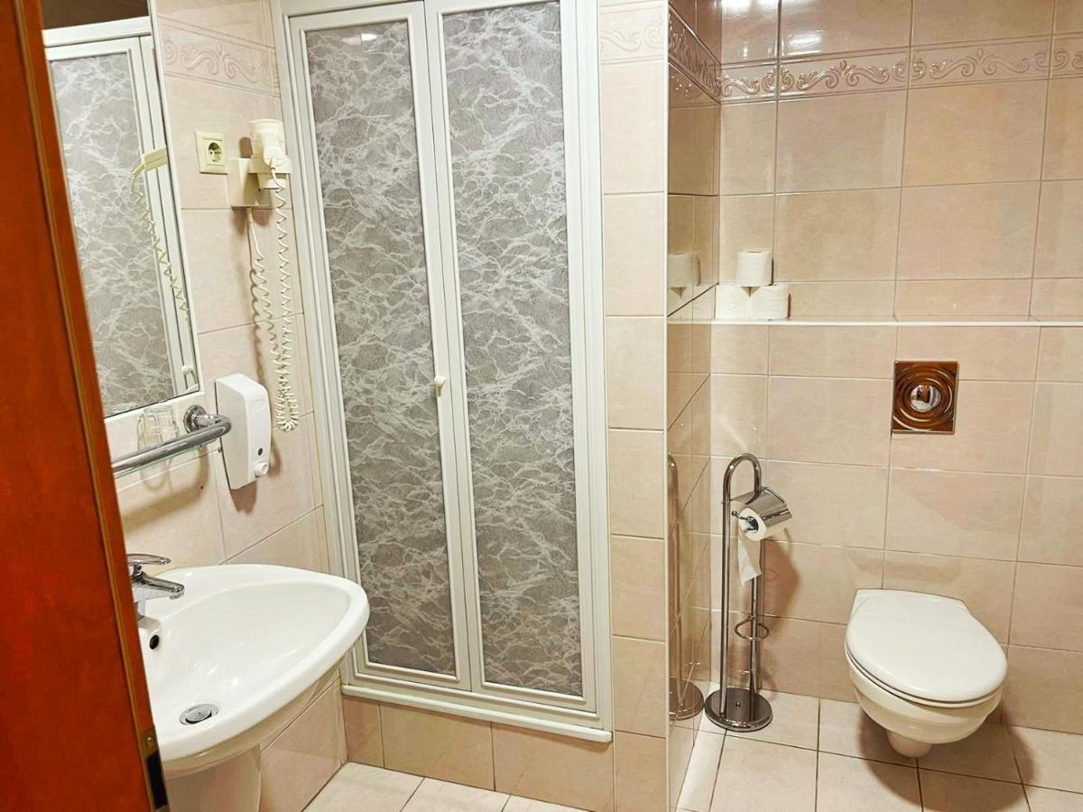 Alkotmany Vendeghaz Sarvar Exterior foto